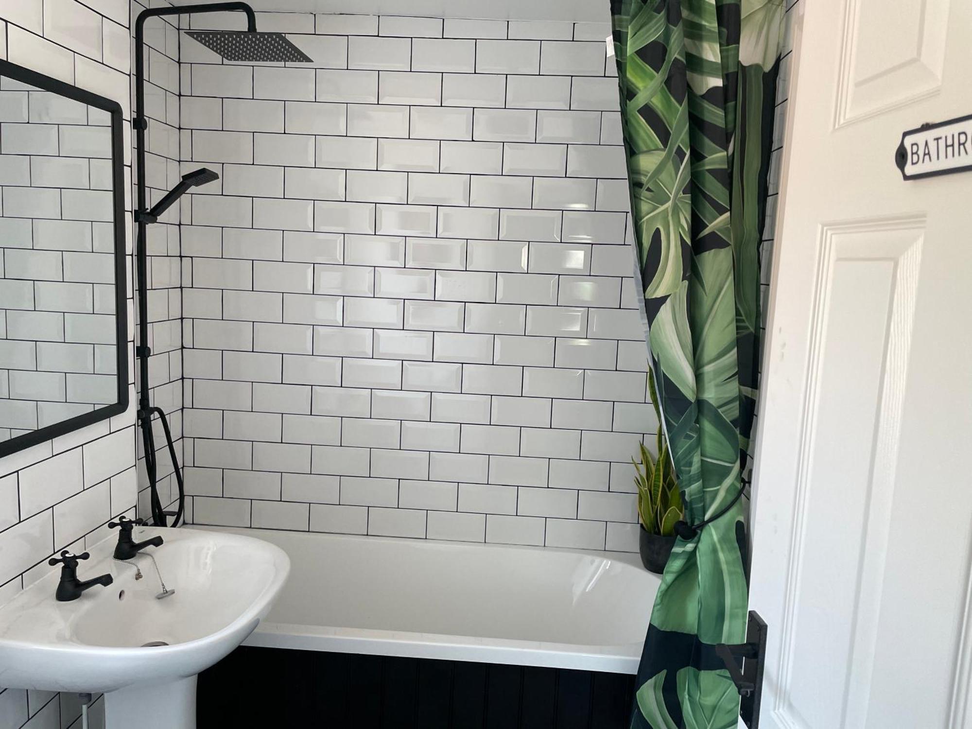 Cosy Home From Home With Private Bathroom - Free Parking Cardiff Exteriér fotografie